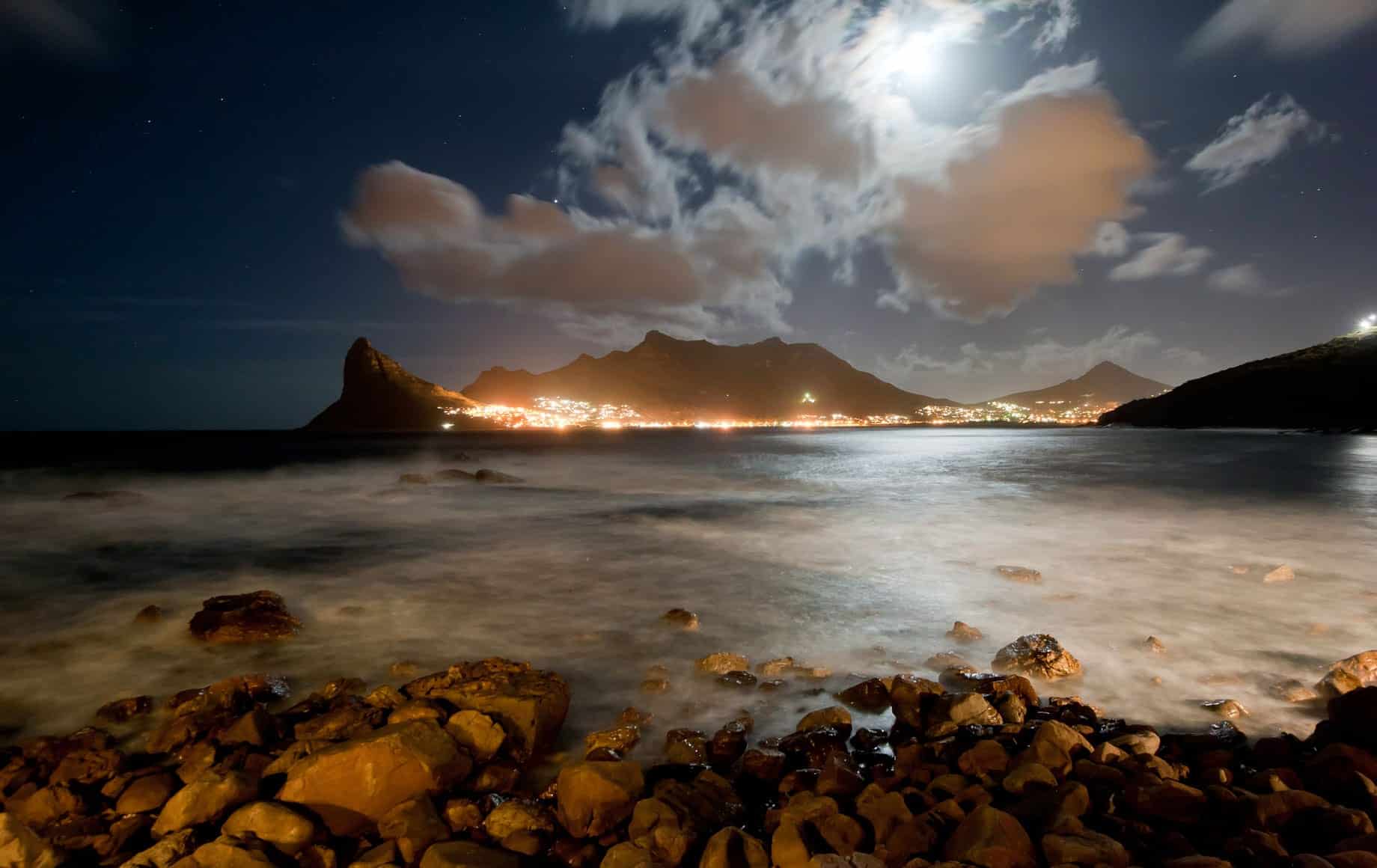 Glamorous night view of Cape Town