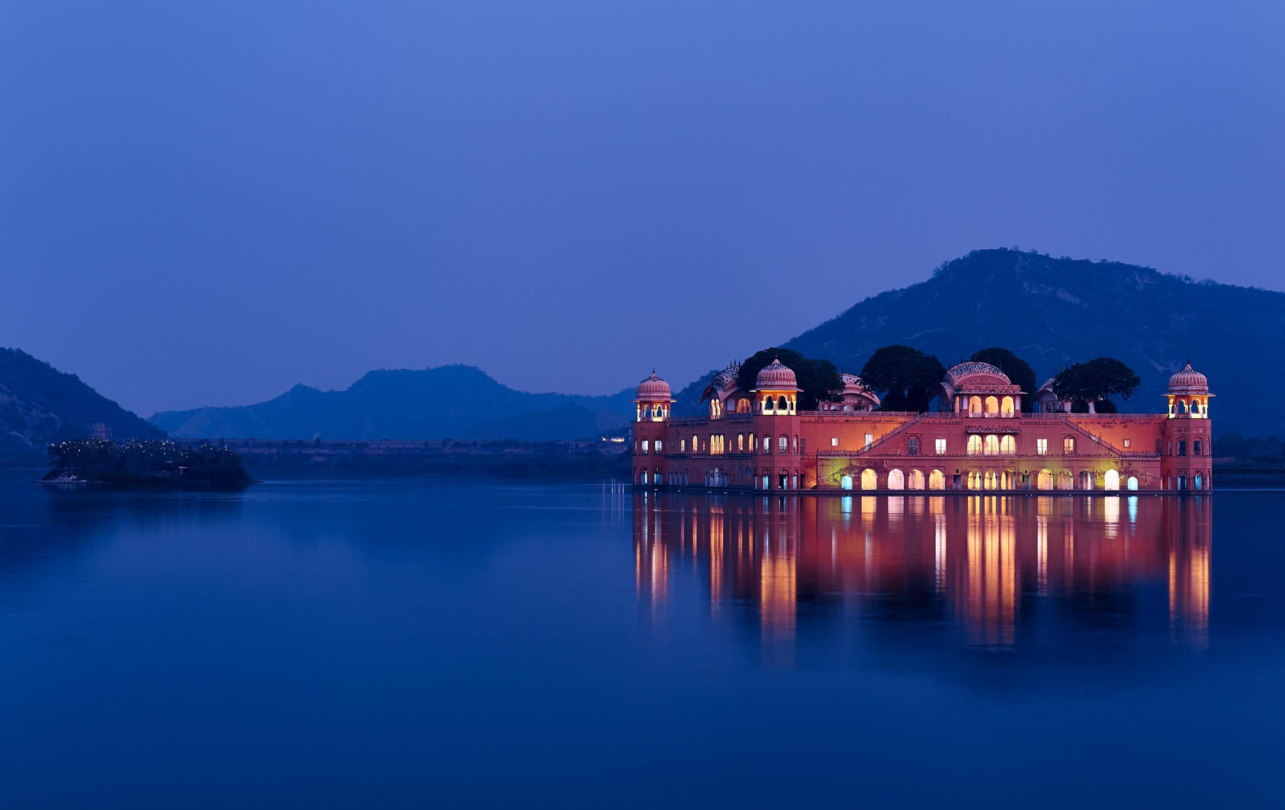 Beautiful Lake Scenery of Jaipur