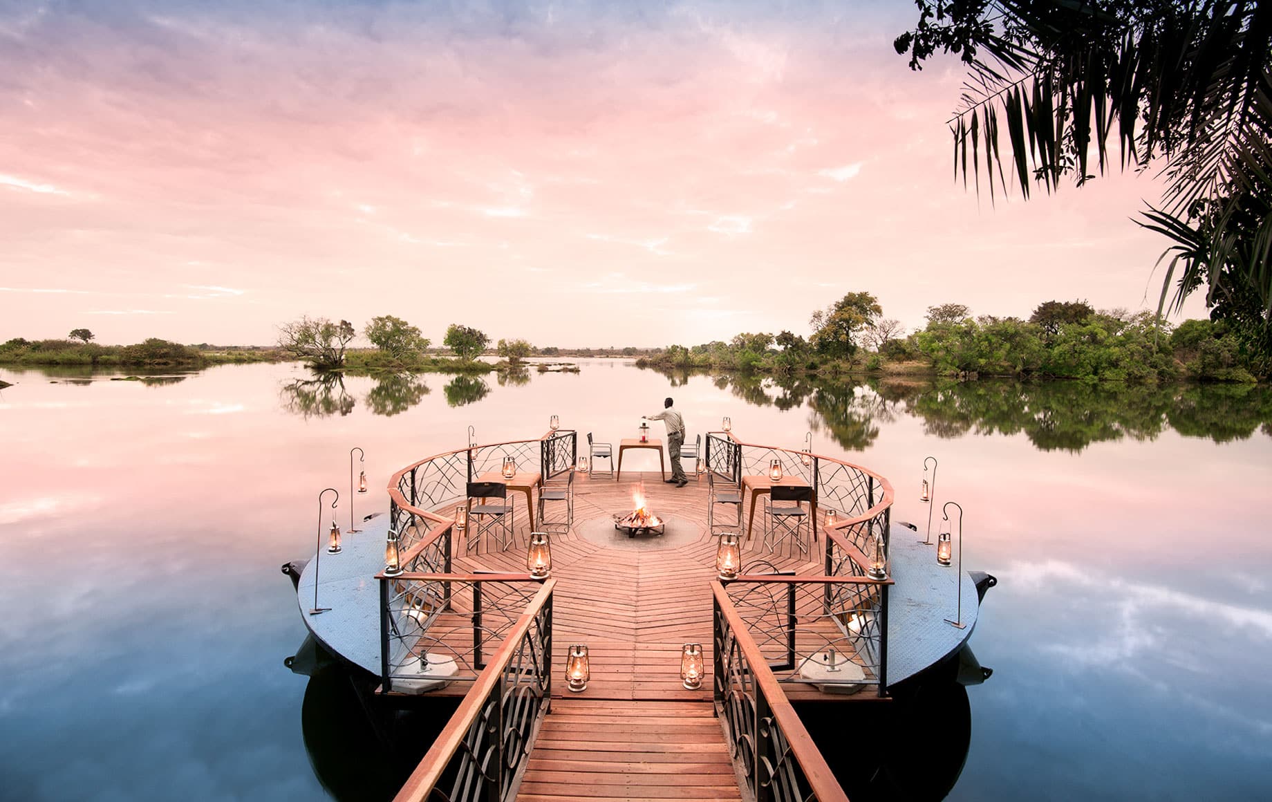 Floating deck of Thorntree River Lodge